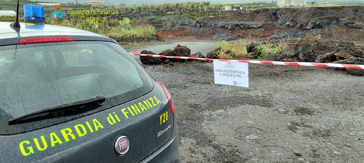 RANDAZZO, SEQUESTRATA   CAVA ABUSIVA DI ROCCIA LAVICA: DUE DENUNCIATI - 