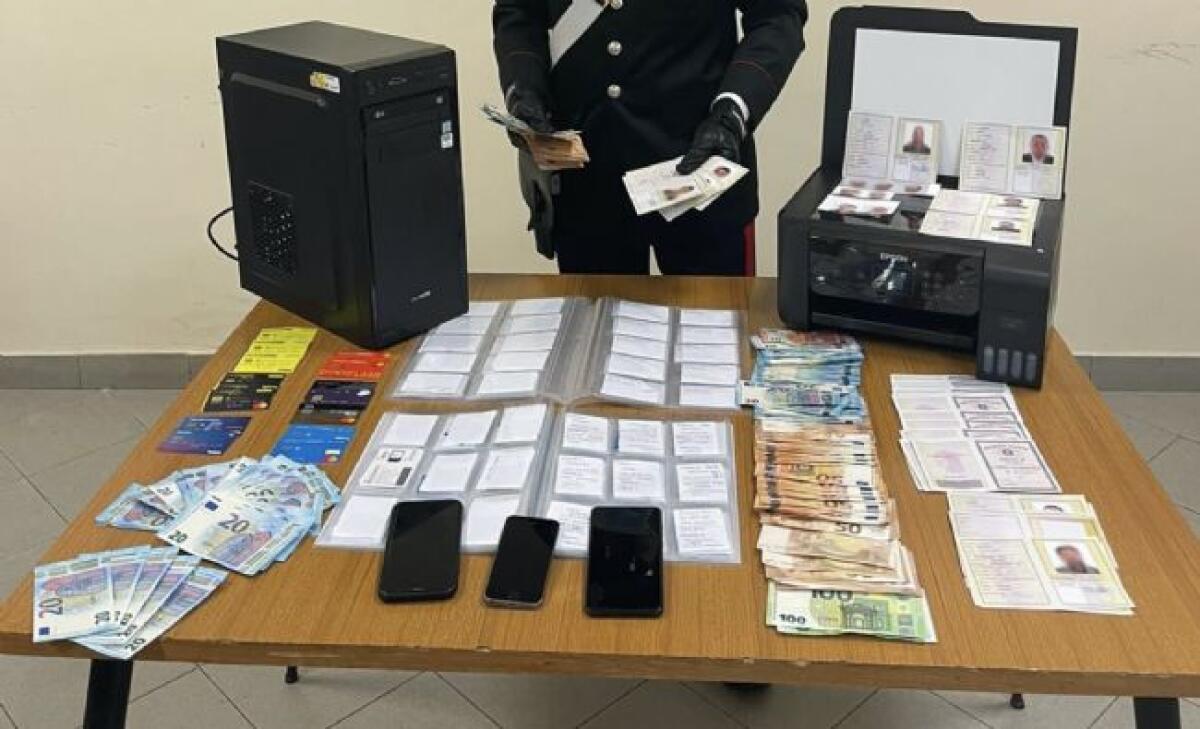 SCOPERTA NEL NAPOLETANO CENTRALE CASALINGA PER FALSI GREEN PASS - 