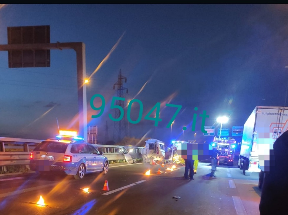 INCIDENTE STRADALE SULLA TANGENZIALE DI CATANIA, SCONTRO FURGONE CAMION. SOCCORSI SUL POSTO