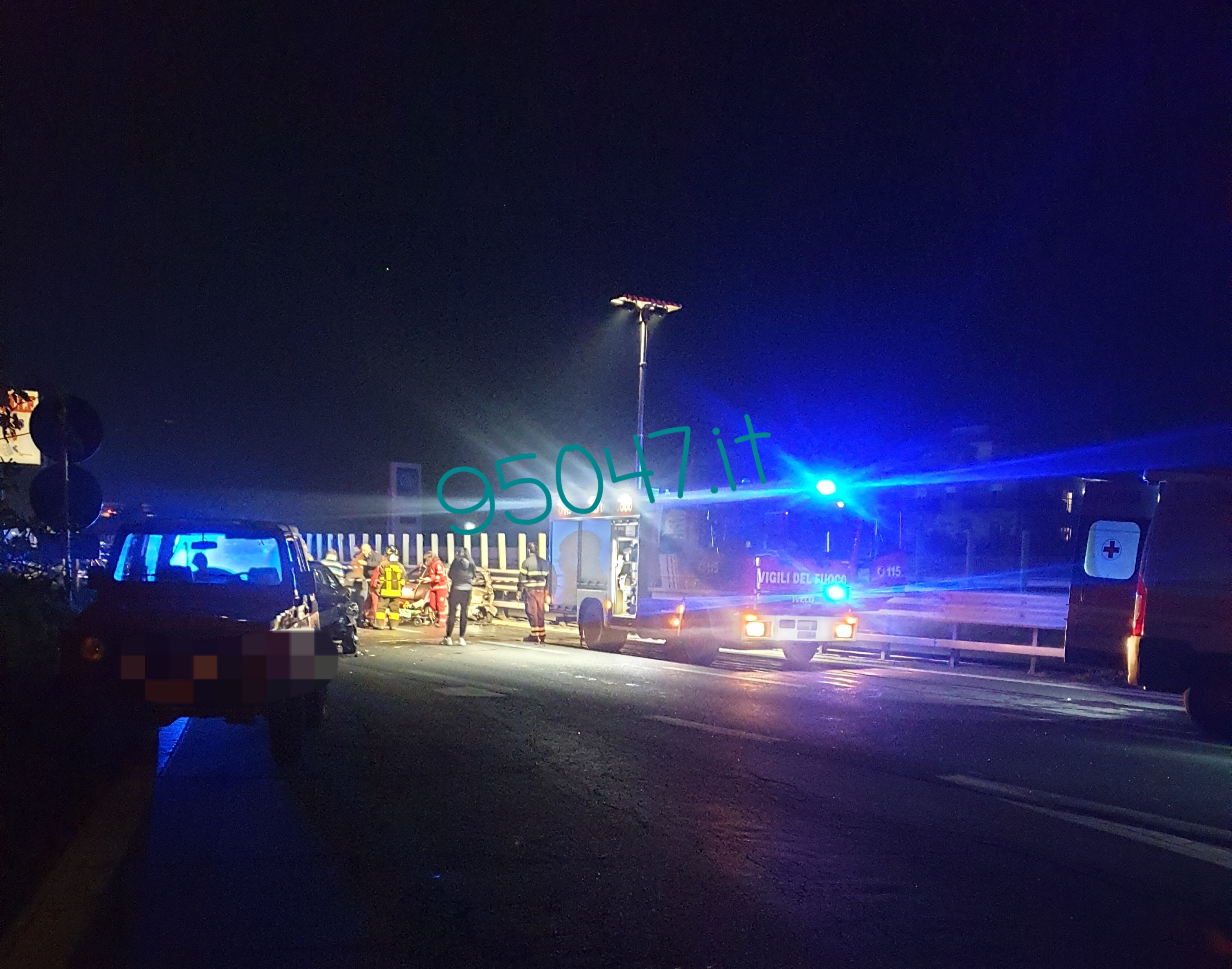 GRAVE INCIDENTE SULLA SS121,  SUL POSTO I SOCCORSI