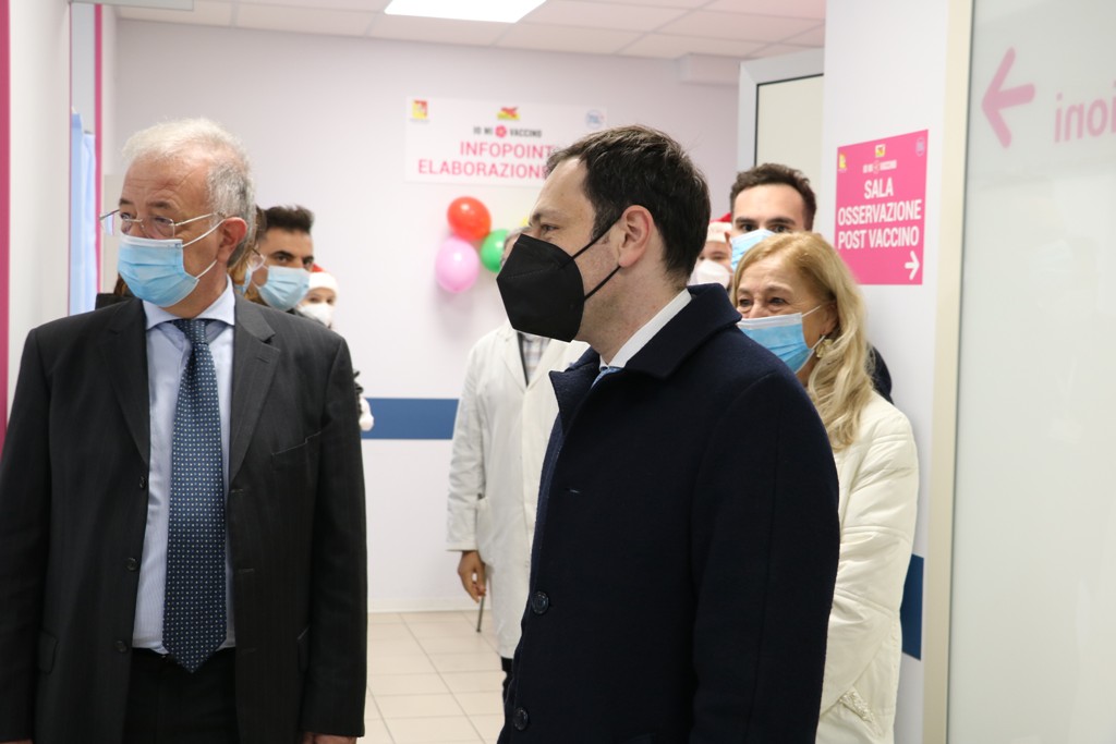 DUE FRATELLINI I PRIMI VACCINATI CONTRO IL COVID A CATANIA, LA GIORNATA CHIUSA CON 20 SOMMINISTRAZIONI