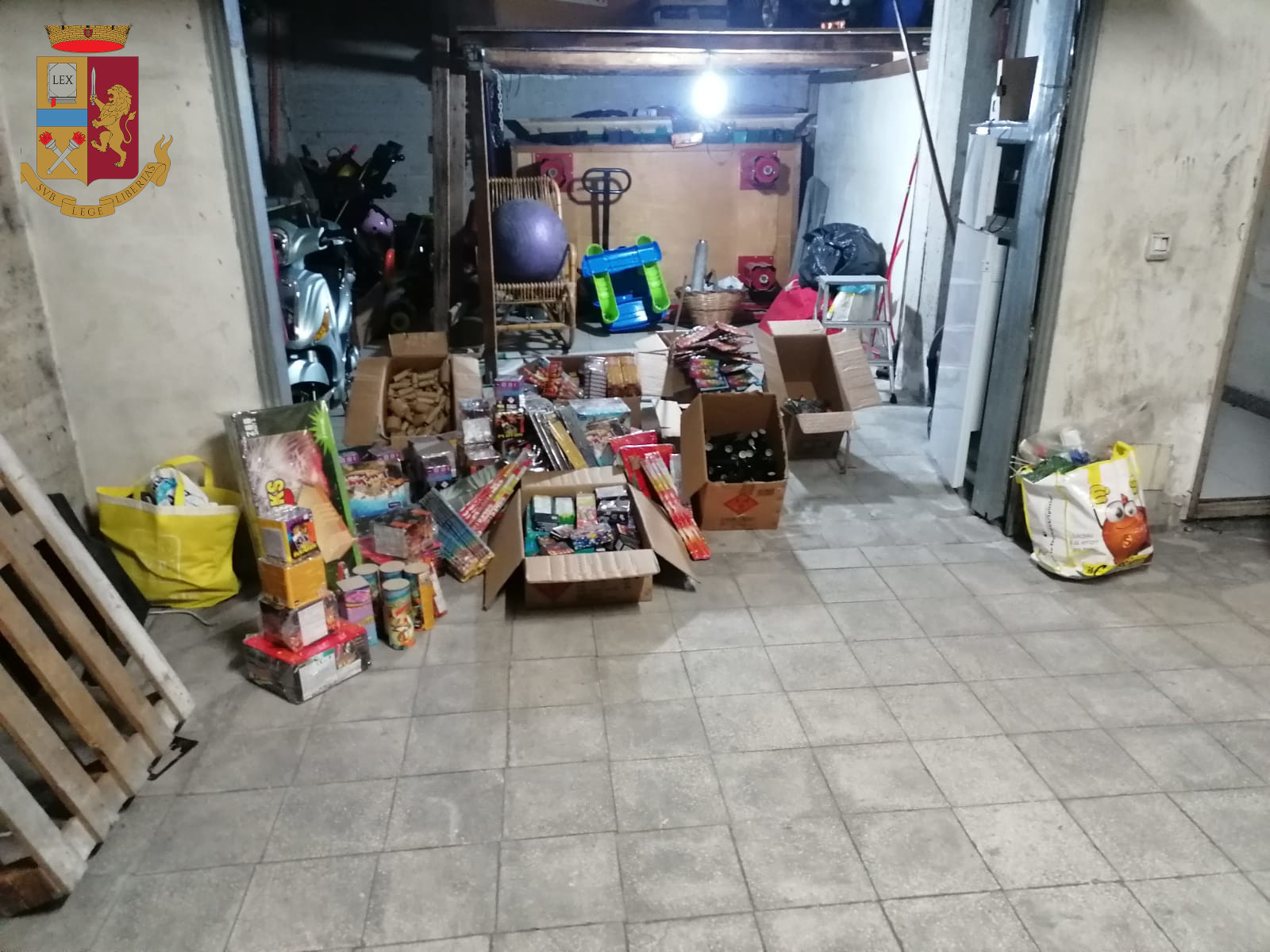 LA POLIZIA DI STATO SEQUESTRA  UN INGENTE QUANTITATIVO DI ESPLOSIVO, AVREBBE POTUTO CAUSARE UNA DEVASTANTE DEFLAGRAZIONE