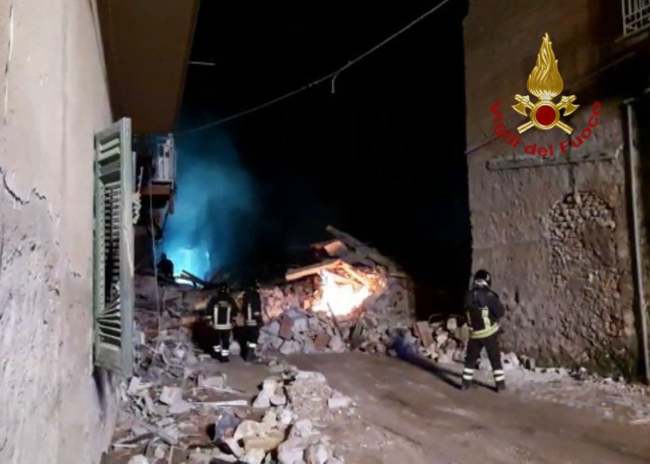 RAVANUSA: DUE DONNE ESTRATTE VIVE DALLA MONTAGNA DI MACERIE, DUE I MORTI  E ANCORA 7 DISPERSI. NON CI SAREBBERO BAMBINI SOTTO LE MACERIE