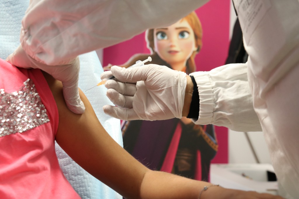 DUE FRATELLINI I PRIMI VACCINATI CONTRO IL COVID A CATANIA, LA GIORNATA CHIUSA CON 20 SOMMINISTRAZIONI