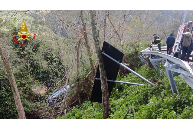 BROLO: SI RIBALTA E FINISCE NEL DIRUPO, 83ENNE ESTRATTA DALLE LAMIERE MIRACOLOSAMENTE VIVA
