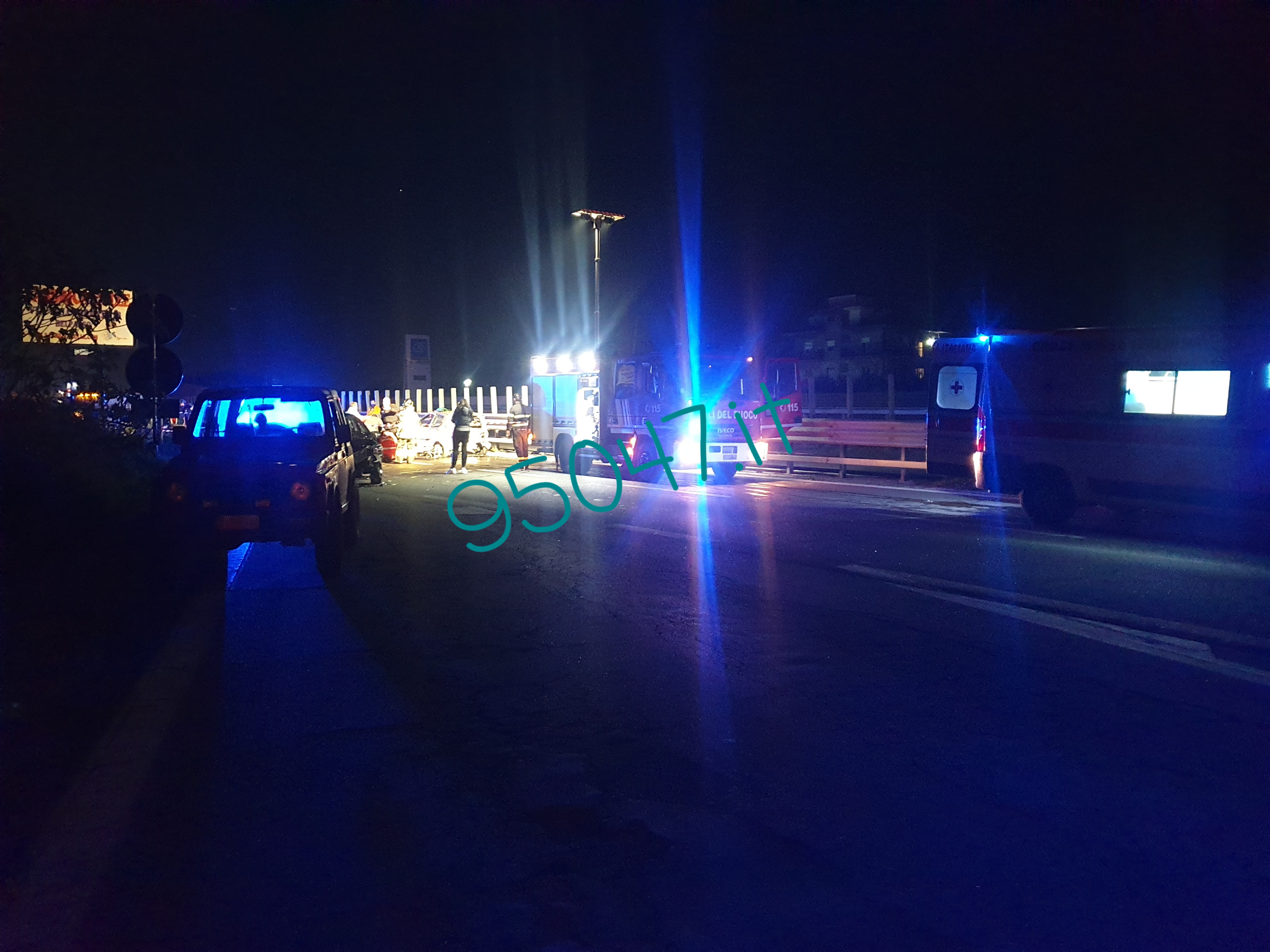 GRAVE INCIDENTE SULLA SS121,  SUL POSTO I SOCCORSI