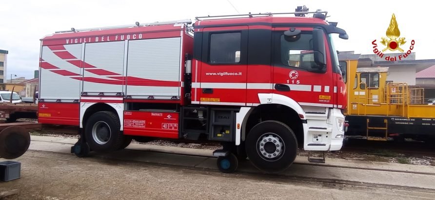 MESSINA, ANCHE I VIGILI DEL FUOCO HANNO IL "BIMODALE" CHE VA SUI BINARI