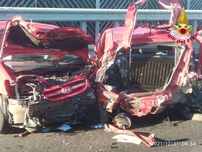 INCIDENTE SULLA CATANIA-SIRACUSA, SBALZA FUORI DA AUTO E PRECIPITA DAL VIADOTTO. MUORE 50ENNE DI ACIREALE