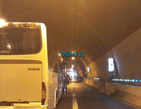 INCIDENTE SULLA CATANIA-SIRACUSA, SBALZA FUORI DA AUTO E PRECIPITA DAL VIADOTTO. MUORE 50ENNE DI ACIREALE