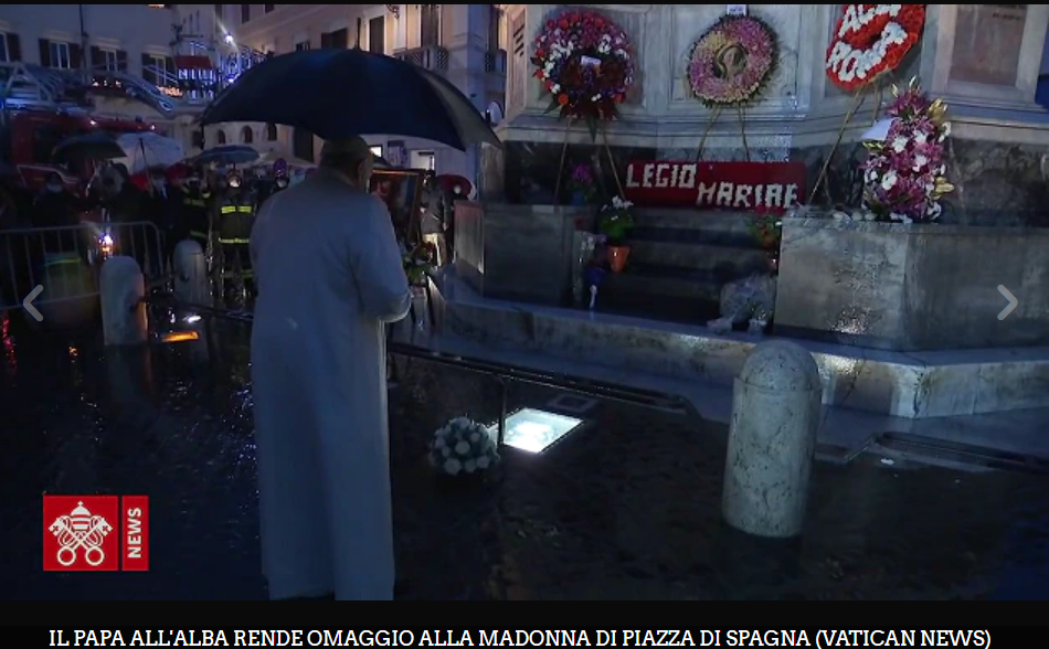 IMMACOLATA, IL PAPA ALL'ALBA RENDE OMAGGIO ALLA MADONNA DI PIAZZA DI SPAGNA