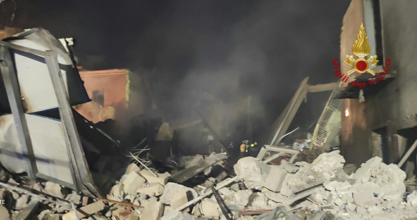 RAVANUSA: DUE DONNE ESTRATTE VIVE DALLA MONTAGNA DI MACERIE, DUE I MORTI  E ANCORA 7 DISPERSI. NON CI SAREBBERO BAMBINI SOTTO LE MACERIE