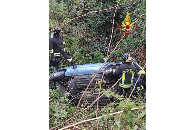 BROLO: SI RIBALTA E FINISCE NEL DIRUPO, 83ENNE ESTRATTA DALLE LAMIERE MIRACOLOSAMENTE VIVA