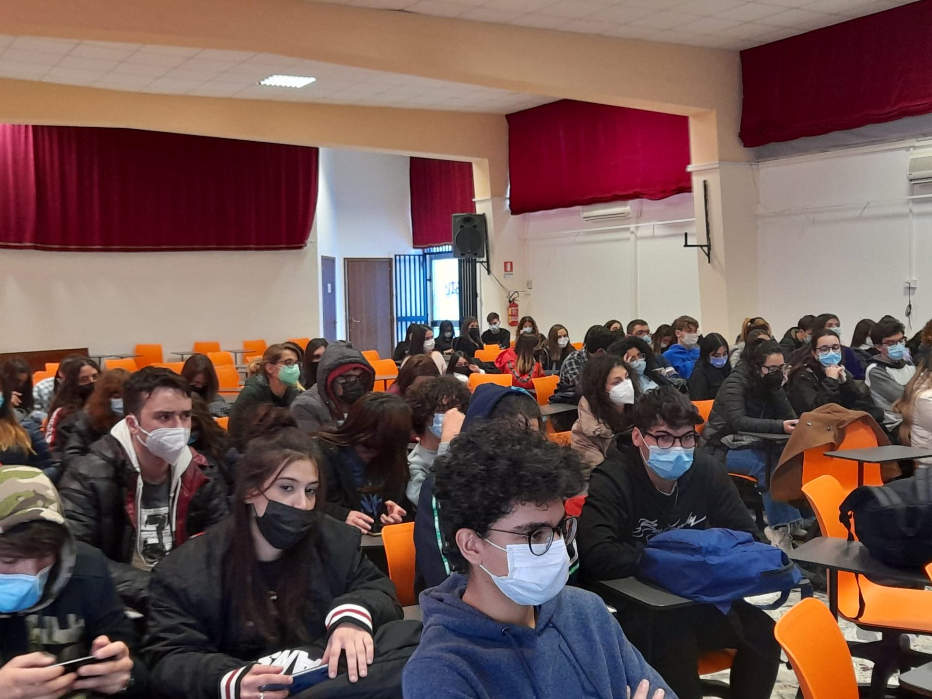 DIALOGHI CULTURALI AL LICEO “MARIO RAPISARDI” DI PATERNÒ