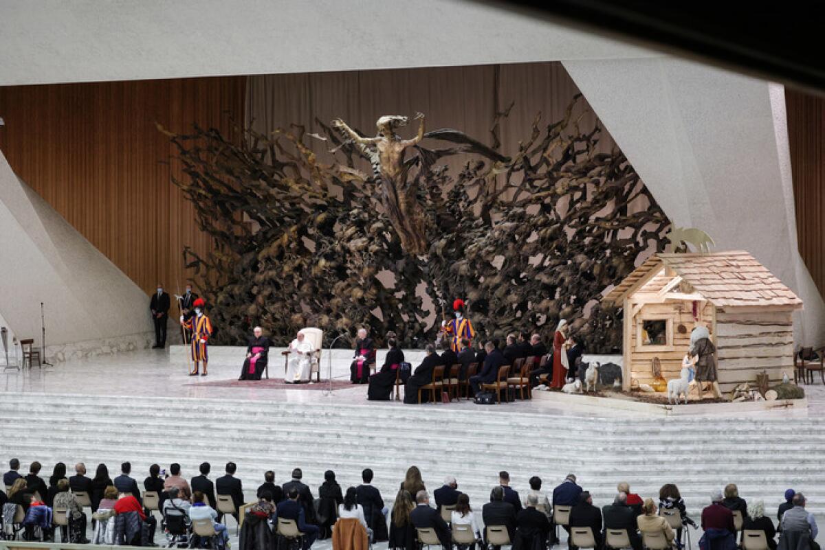 IL PAPA: "TANTE COPPIE NON HANNO FIGLI PERCHÉ NON VOGLIONO, O UNO E NON DI PIÙ" MA HANNO "CANI E GATTI CHE OCCUPANO IL POSTO DEI FIGLI" - 