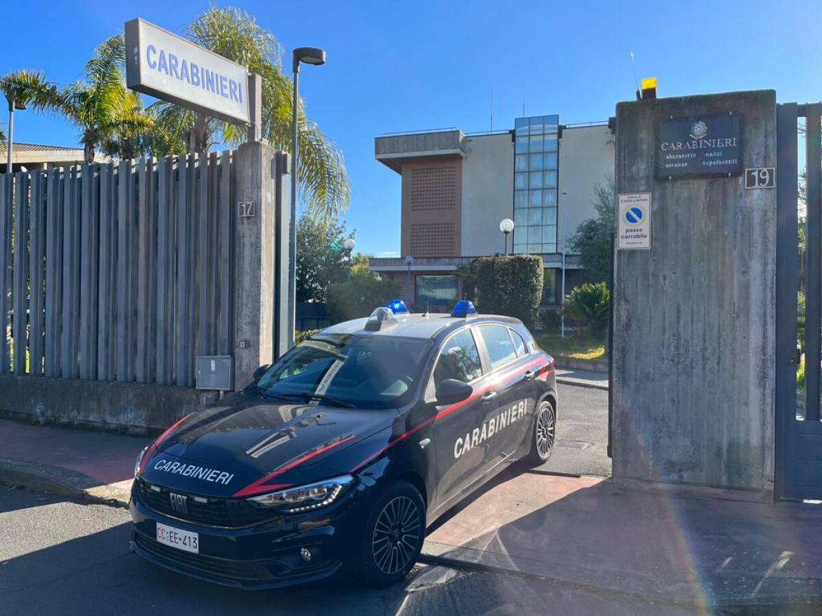 SANT’AGATA LI BATTIATI. 100 EURO PER RIAVERE LA BORSA: ALL'APPUNTAMENTO CI VANNO ANCHE I CARABINIERI - 