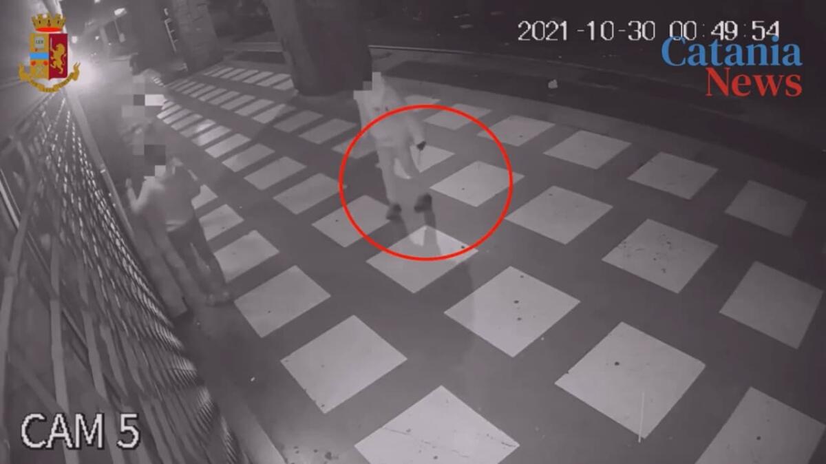 CATANIA, MINACCIAVANO LE VITTIME CON UNA SPRANGA PER RAPINARLE: DUE ARRESTI - 