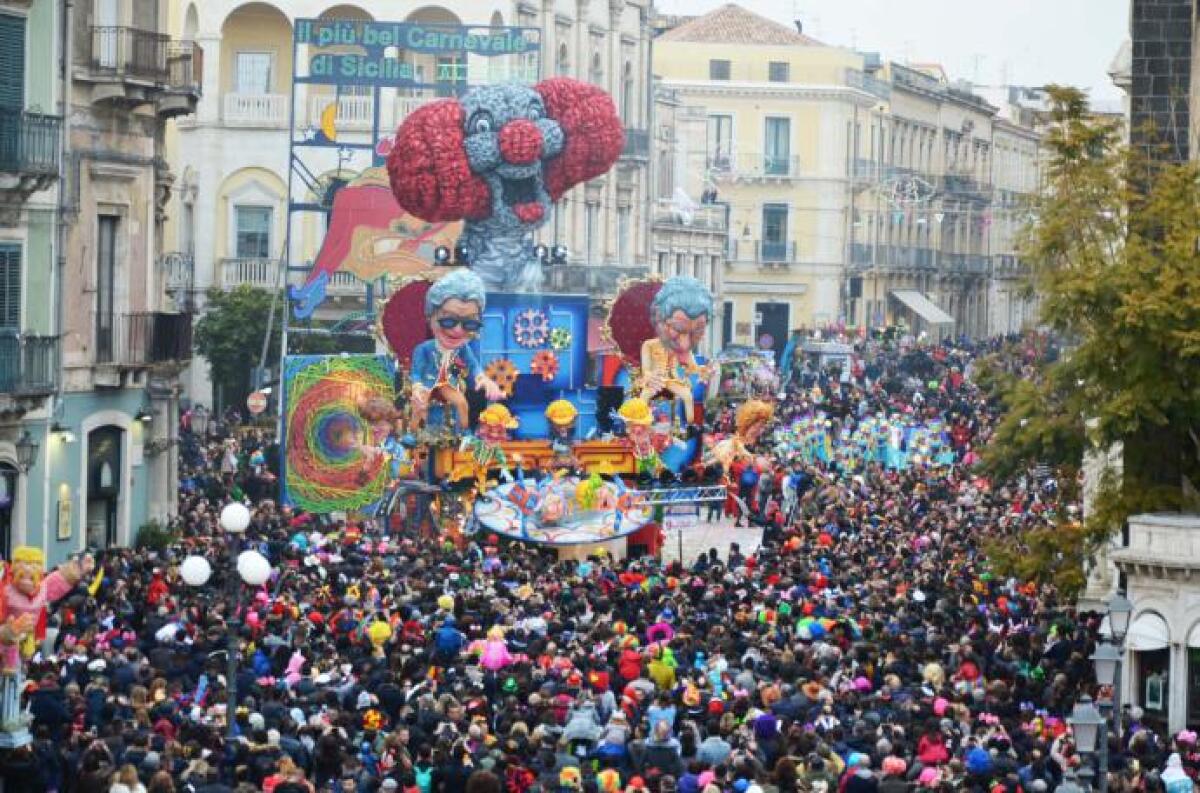 ACIREALE, CARNEVALE RIMANDATO CAUSA COVID: LA SFILATA CARRI RINVIATA AL 21 APRILE - 