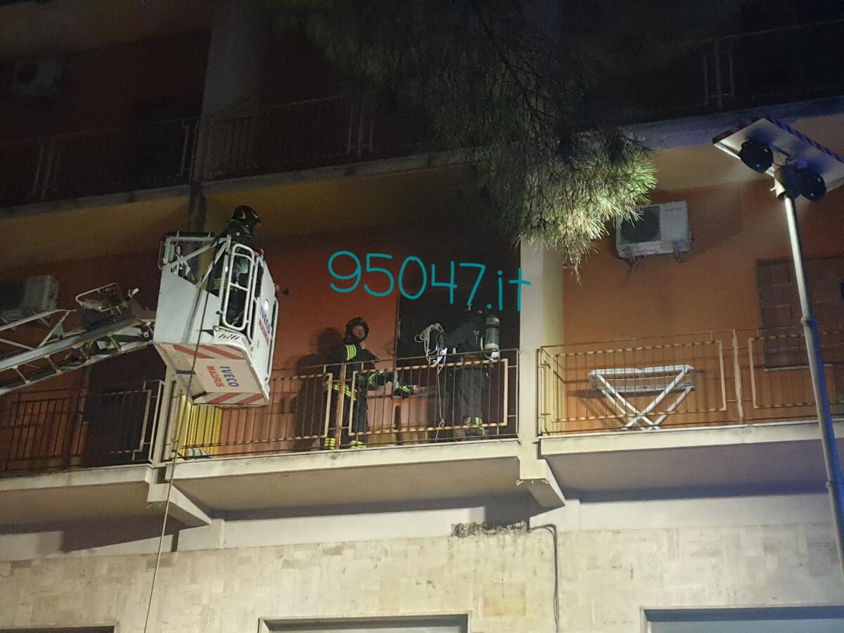 PATERNÒ: FIAMME E FUMO ALL'INTERNO DELL'ALBERGO SICILIA,  SUL POSTO VVF, 118 E CC - 