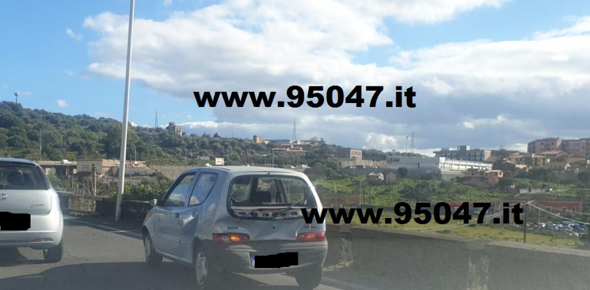 PATERNO'. VIOLENTO SCONTRO TRA DUE AUTO AL CORSO ITALIA - 