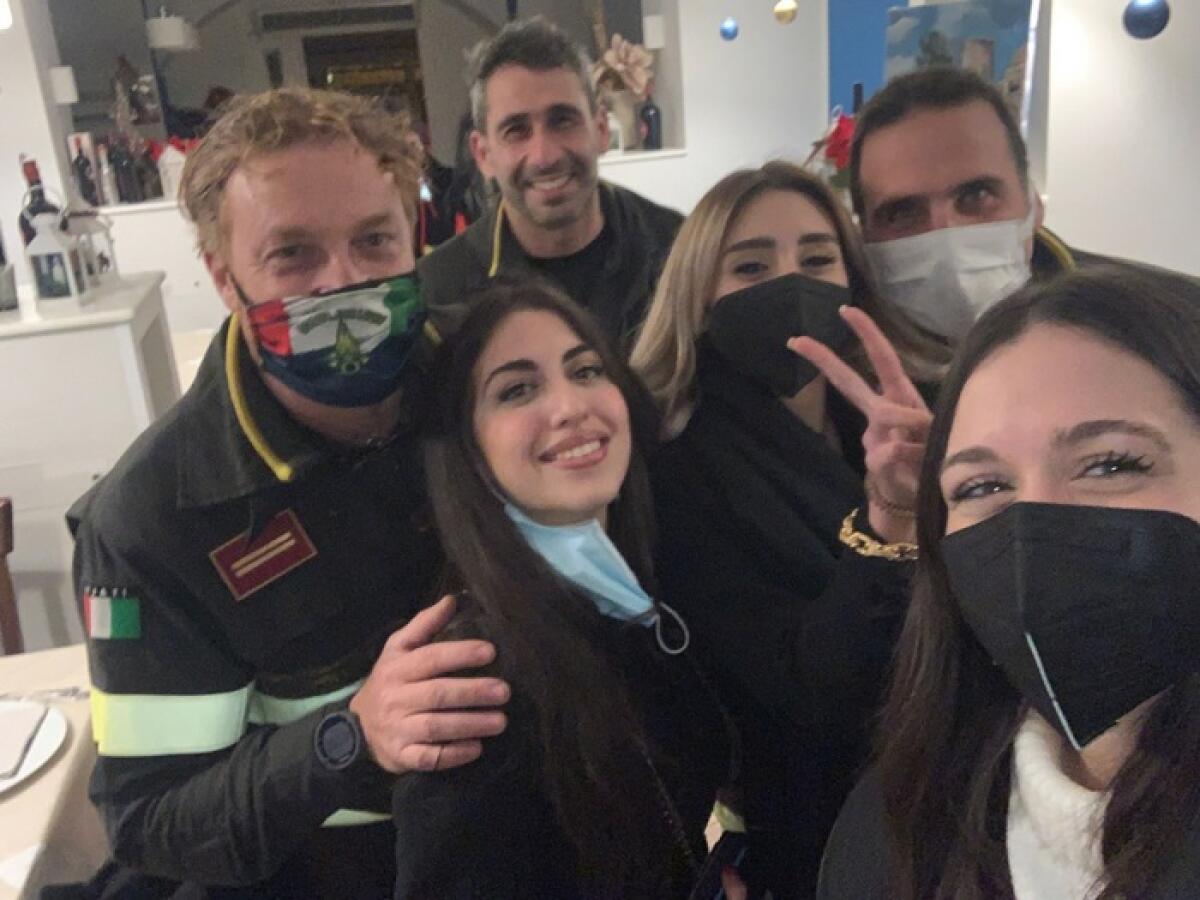 MONDELLO, RISTORATORE CHIUDE IL LOCALE, TRE RAGAZZE RESTANO IN BAGNO    “SALVATE” DOPO UN’ORA - 