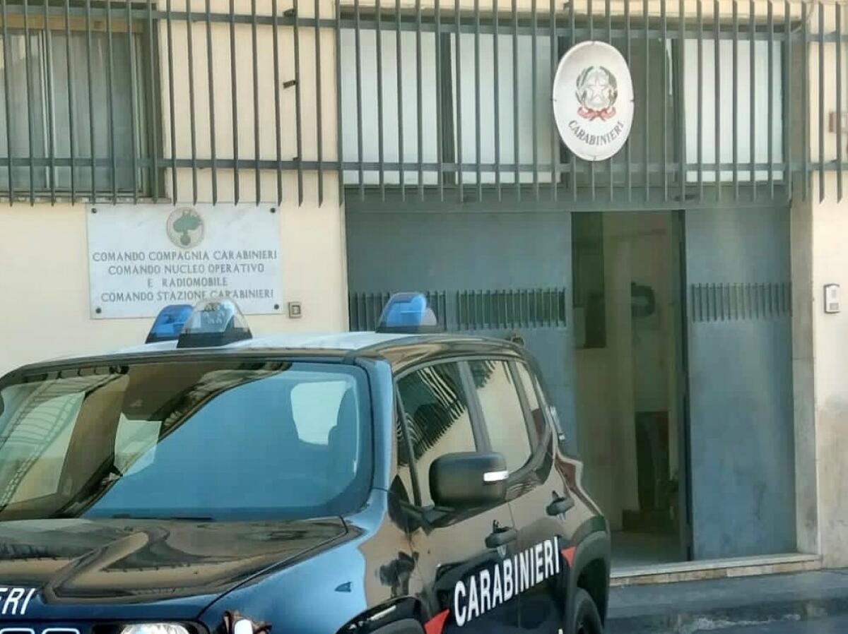 PATERNO': CHIEDE UN PASSAGGIO AD UN ANZIANO FACENDO FINTA DI CONOSCERLO E LO DERUBA: ARRESTATO - 