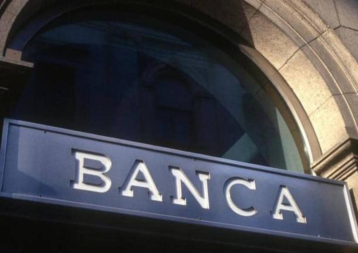 IN ZONE ROSSE E ARANCIONE SI POTRÀ ENTRARE IN BANCA SOLO SU APPUNTAMENTO - 