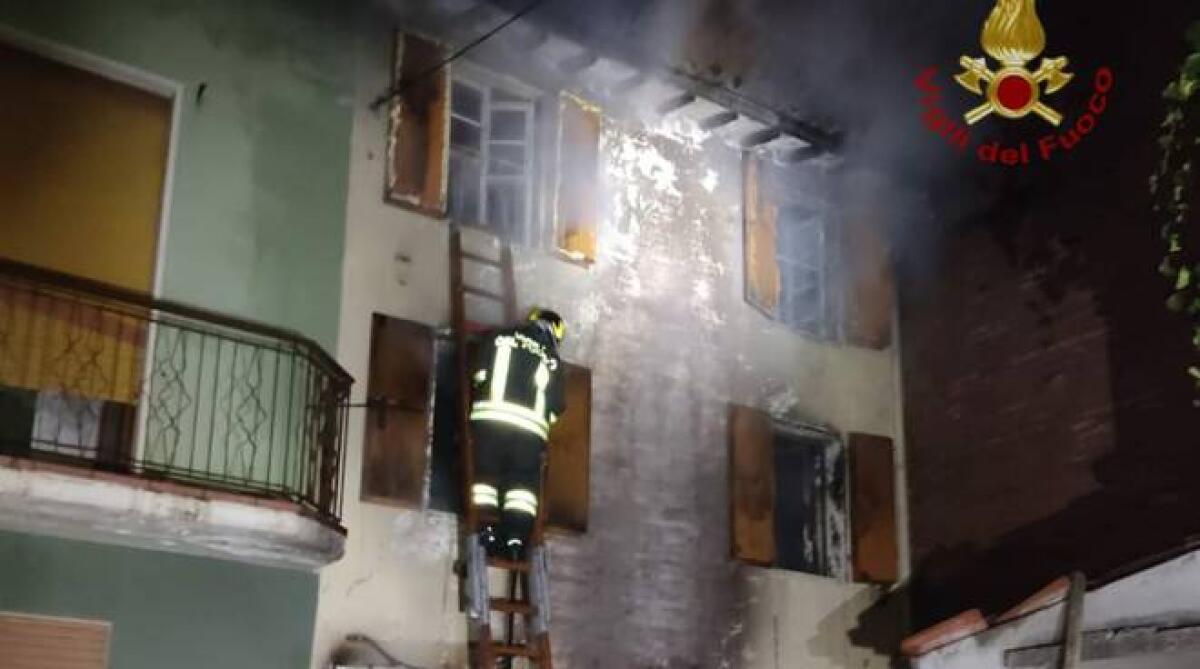 TRAGEDIA NEL REGGINO, DUE FRATELLINI DI 7 E 8 ANNI MUOIONO IN UN INCENDIO - 