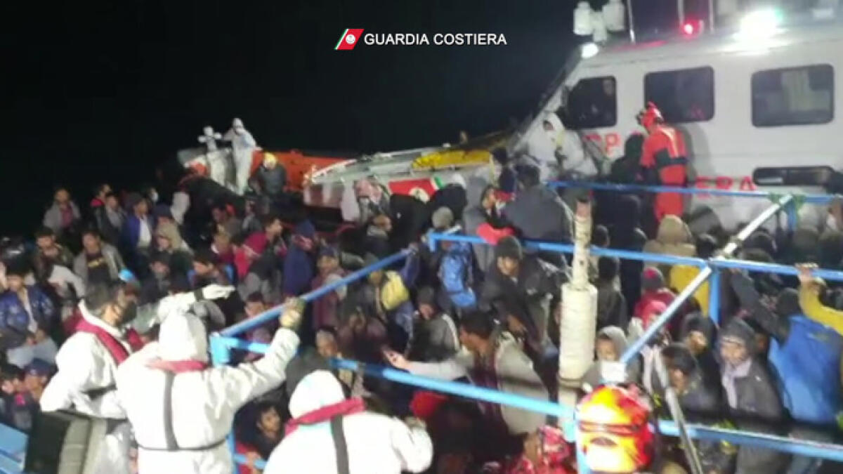 TRAGICO SBARCO DI 280 MIGRANTI A LAMPEDUSA: SETTE MORTI SULLA "CARRETTA" - 