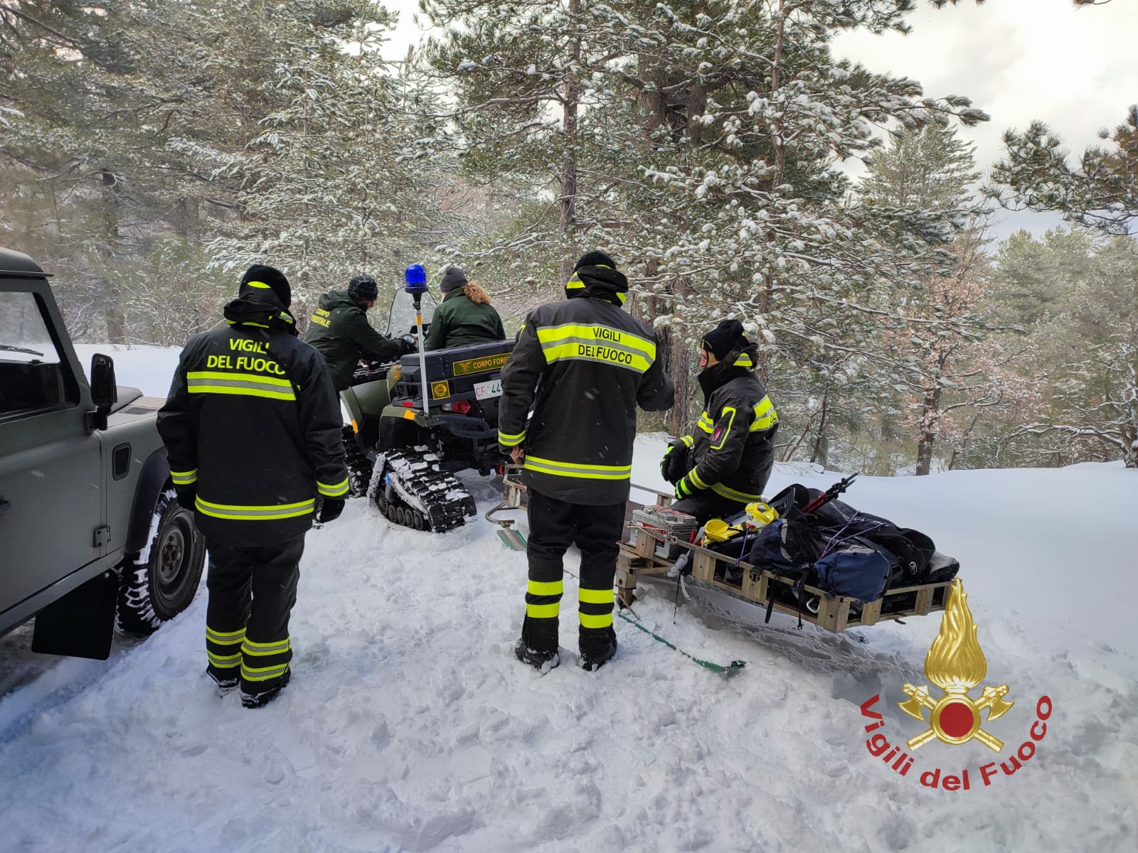 DUE GIOVANI SORPRESI DA UNA BUFERA DI NEVE SULL'ETNA. SALVATI DAI VIGILI DEL FUOCO
