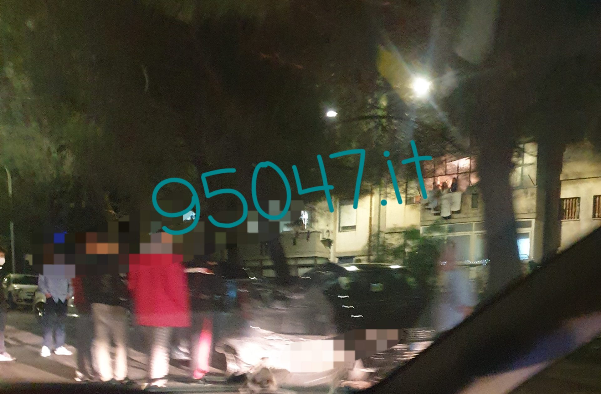 PATERNO': SI SCHIANTA  CONTRO AUTO PARCHEGGIATA,AUTOMOBILISTA ABBANDONA IL MEZZO E SCAPPA