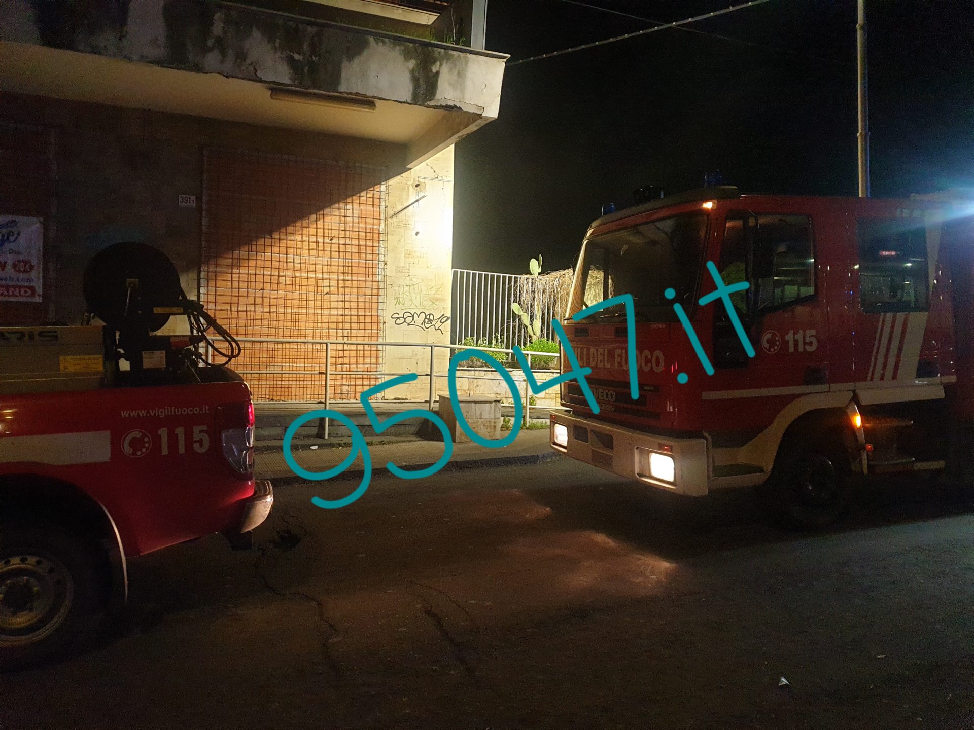 PATERNÒ: FIAMME E FUMO ALL'INTERNO DELL'ALBERGO SICILIA,  SUL POSTO VVF, 118 E CC