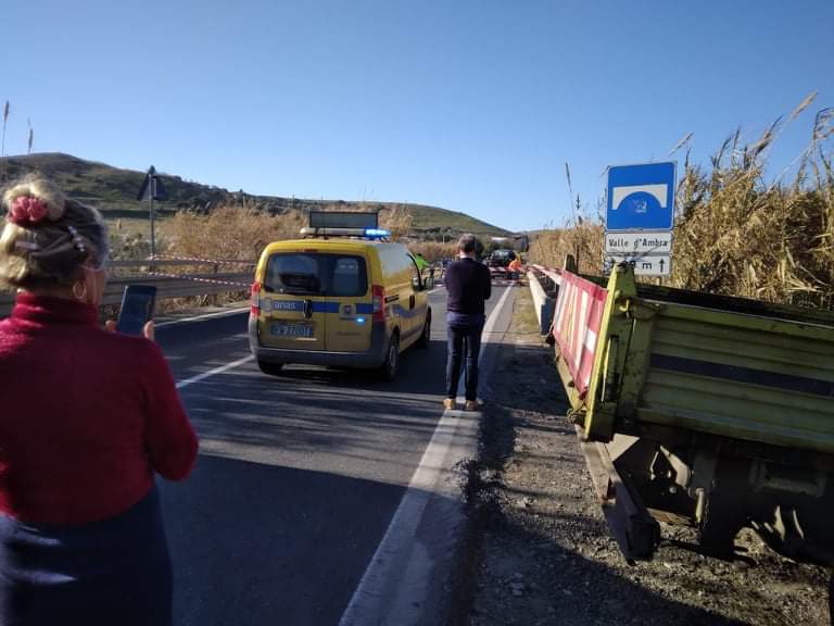 VIOLENTO SCONTRO TRA DUE AUTOVETTURE SULLA SULLA SS 115 GELA-VITTORIA, UN FERITO GRAVE