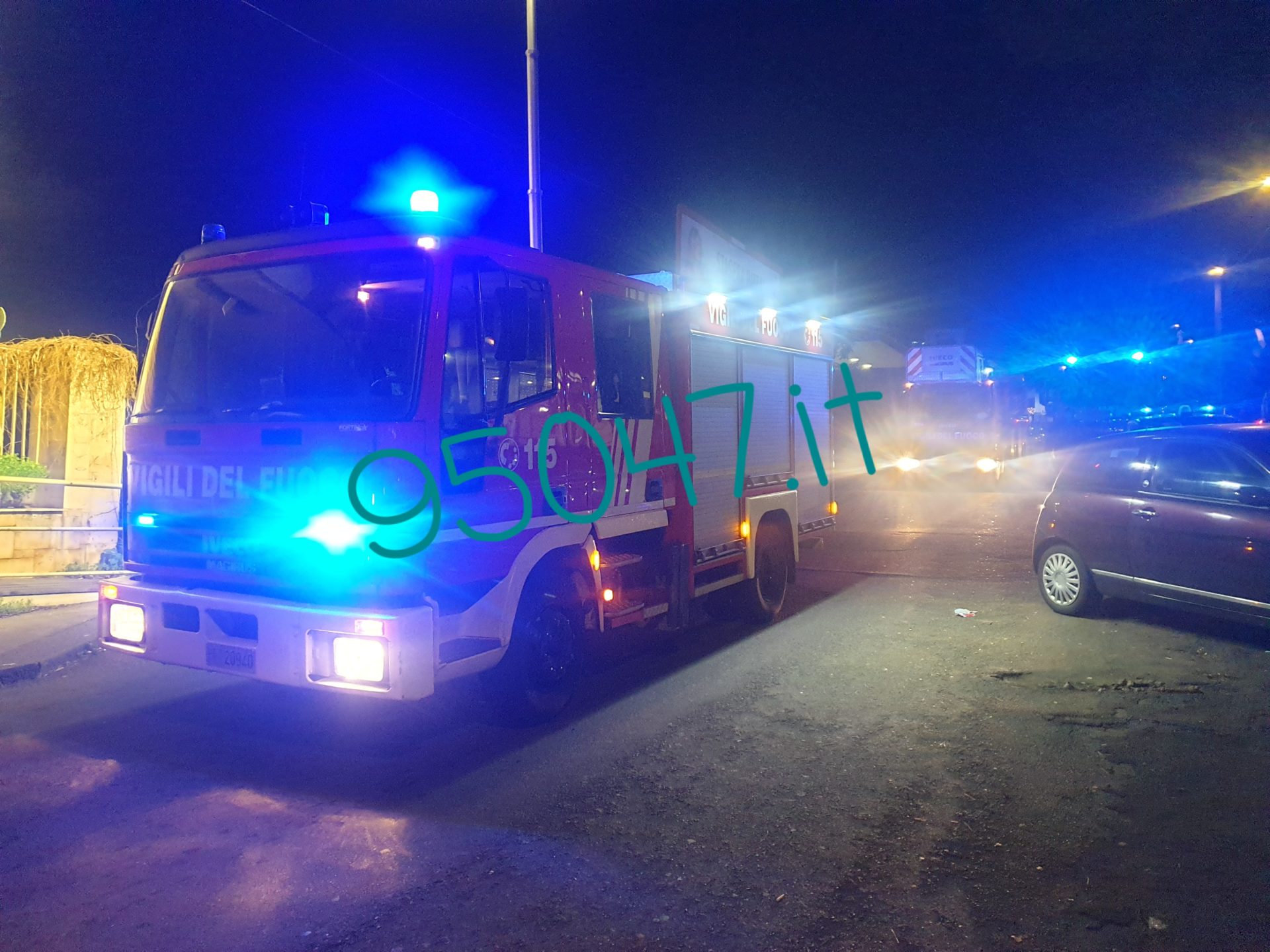 PATERNÒ: FIAMME E FUMO ALL'INTERNO DELL'ALBERGO SICILIA,  SUL POSTO VVF, 118 E CC