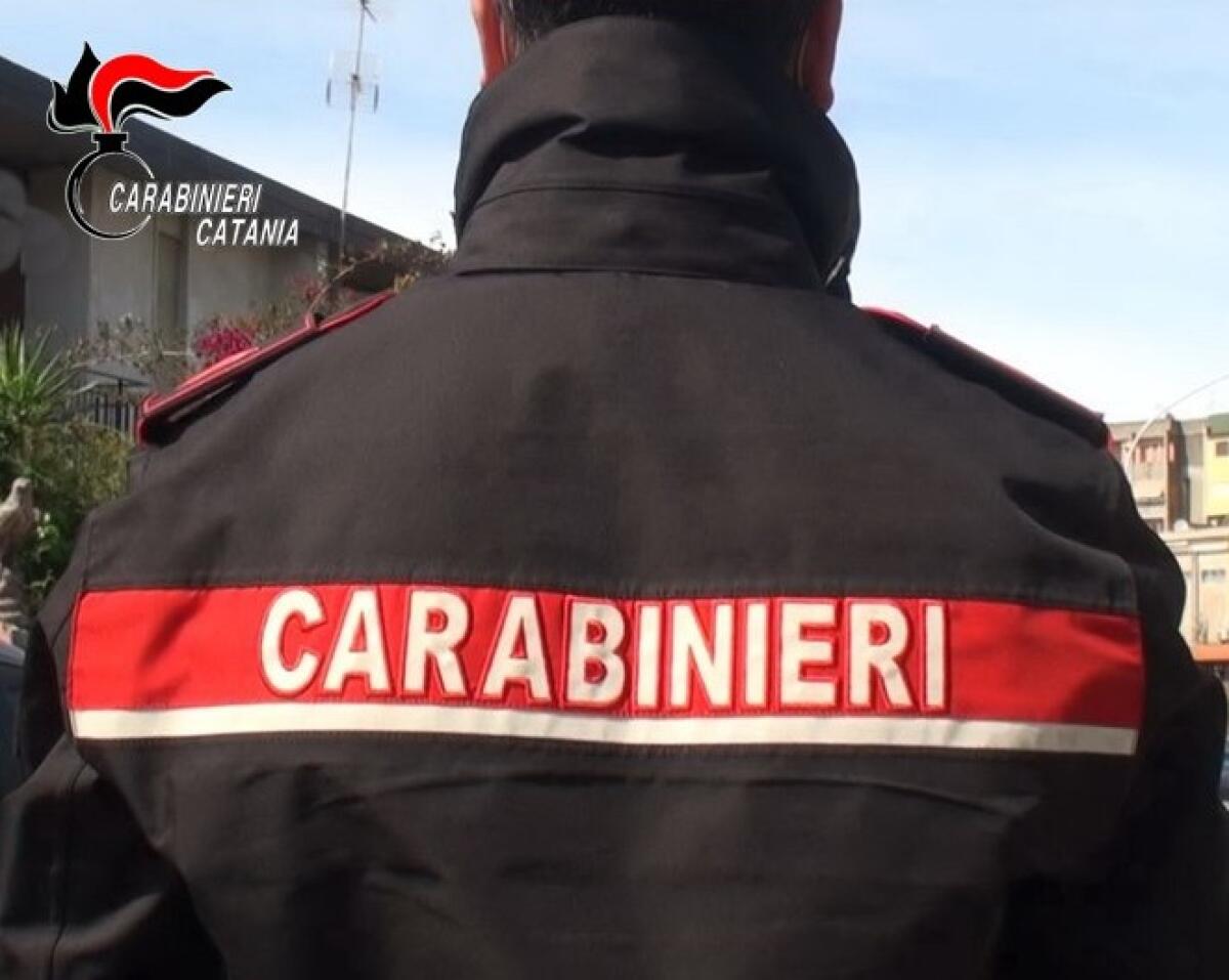 MISTERBIANCO. RUBA VESTITI DENTRO IL CENTRO COMMERCIALE, ARRESTATO 36 ENNE - 