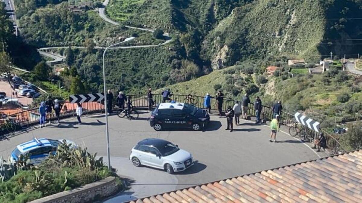 CASTELMOLA: CICLISTA CADE IN UN BURRONE E MUORE - 