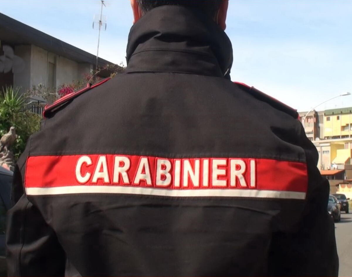 CATANIA: CON UNA FOLLE FUGA CERCA DI SFUGGIRE AI CARABINIERI: BLOCCATO E DENUNCIATO - 