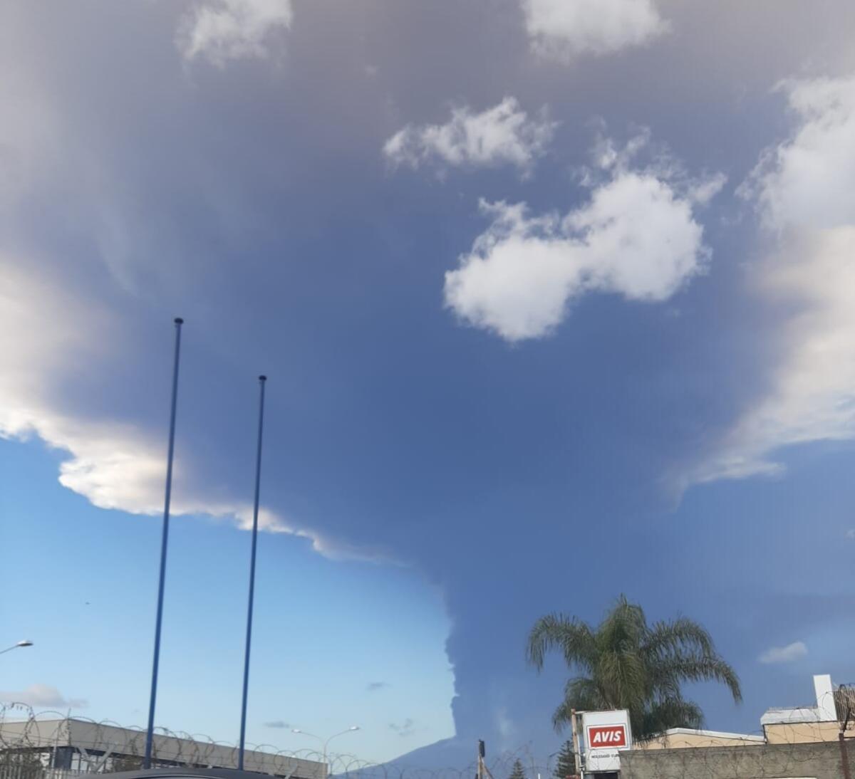AGGIORNAMENTO ETNA: CHIUSO AEROPORTO DI CATANIA - 
