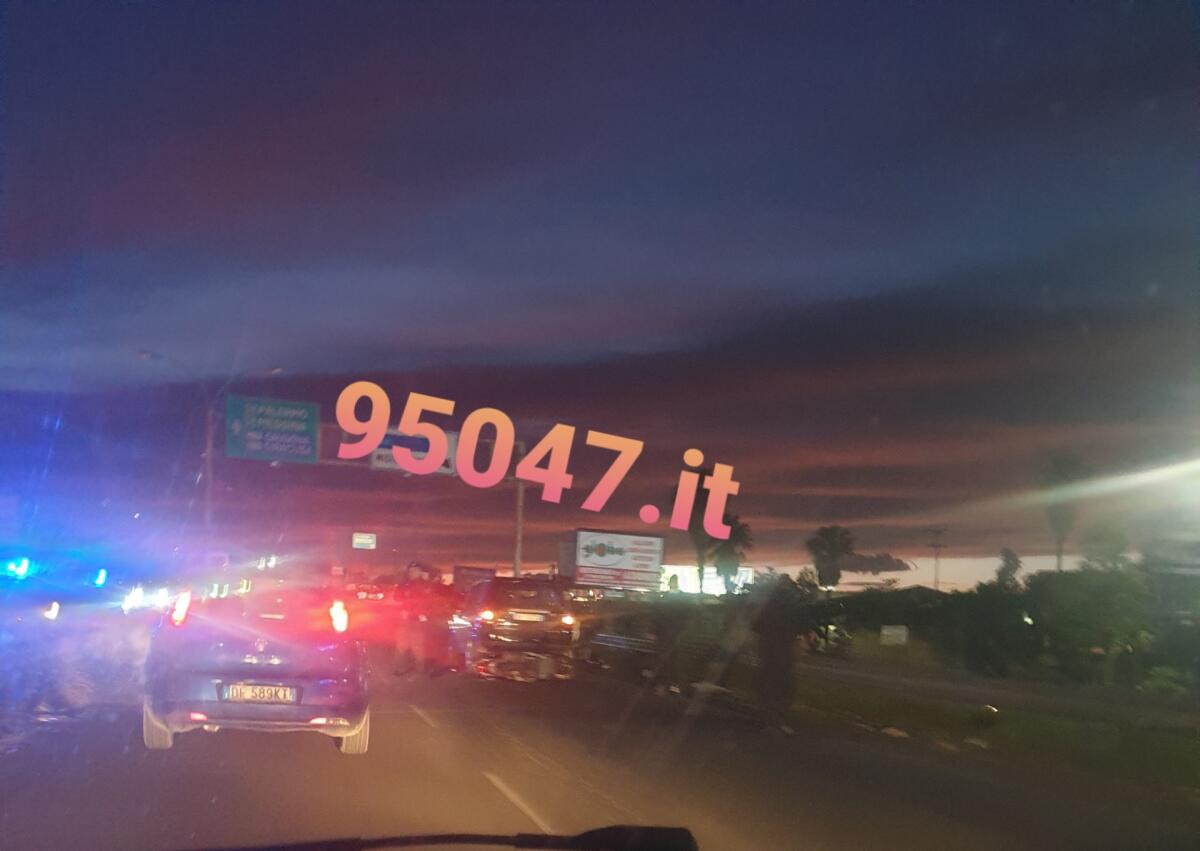 SCONTRO AUTO SCOOTER SULLA CIRCONVALLAZIONE DI CATANIA, TRAFFICO IN TILT - 