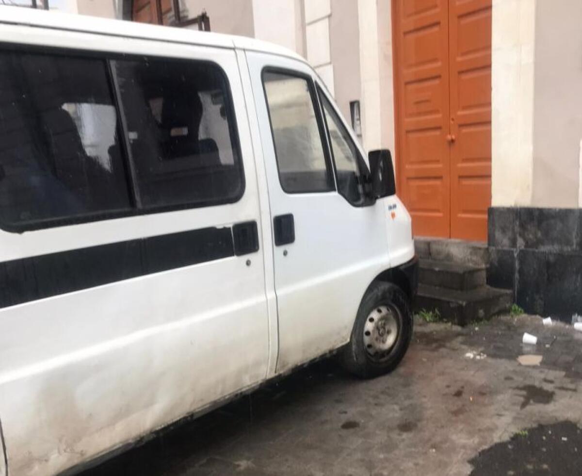 GRUPPO SCOUT PATERNÒ 3 " NON CI FERMEREMO, FINO A QUANDO LA PIAZZA VITTORIO VENETO NON TORNERÀ LIBERA E DI TUTTI" - 