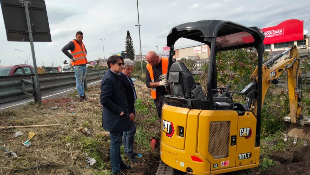 Misterbianco, si puliscono gli svincoli della zona commerciale - 