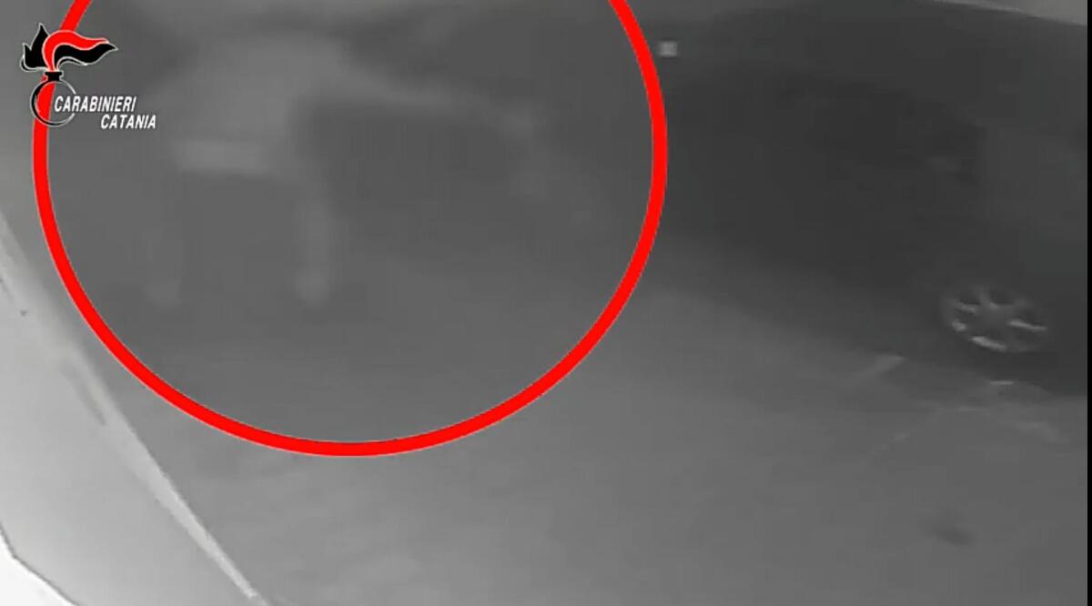 SAN MICHELE DI GANZARIA. BUCAVONO LE GOMME DELLE AUTO PARCHEGGIATE , DENUNCIATI TRE RAGAZZINI - 