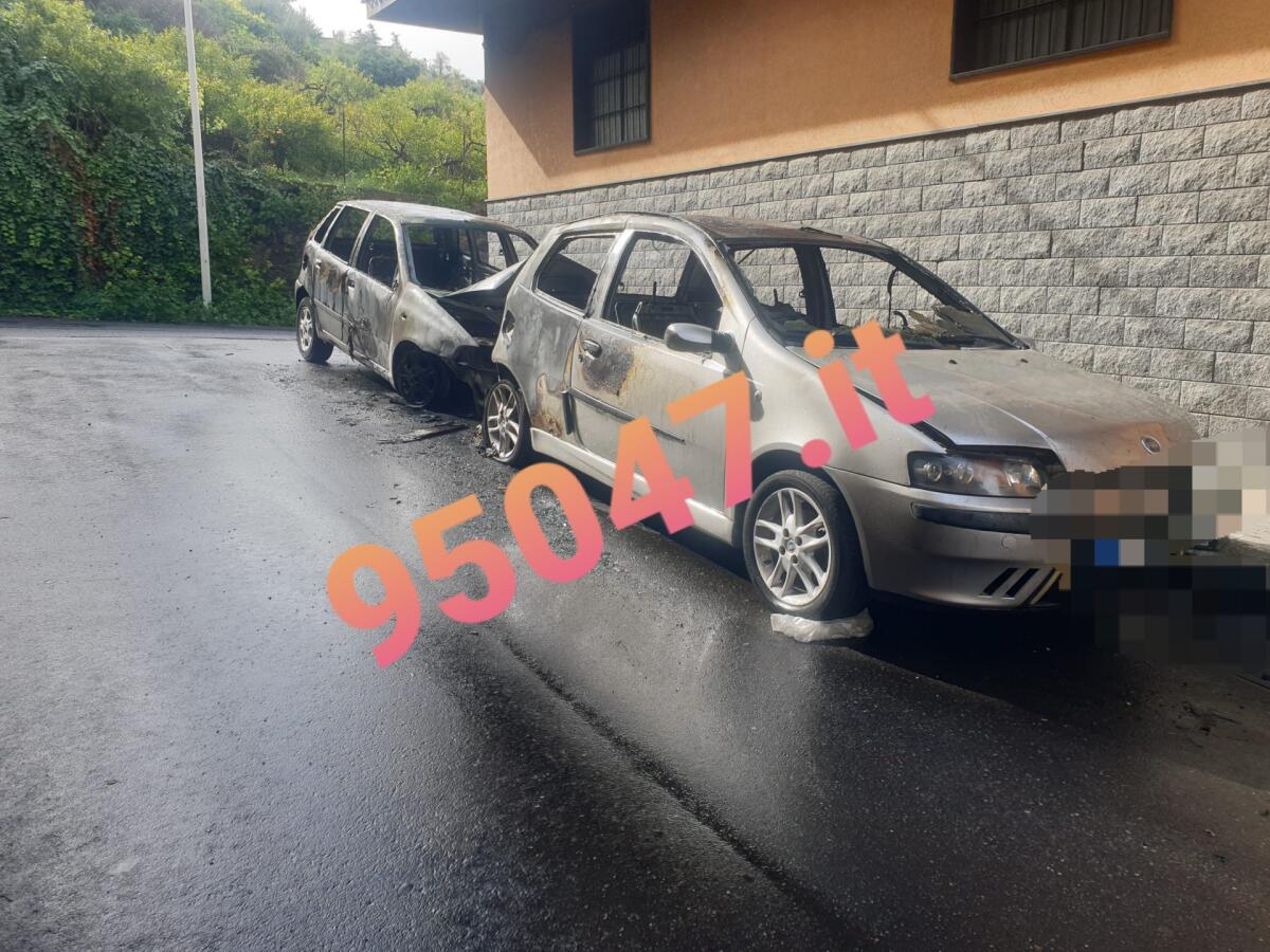 PATERNÒ. DUE AUTO IN FIAMME NELLA NOTTE - 
