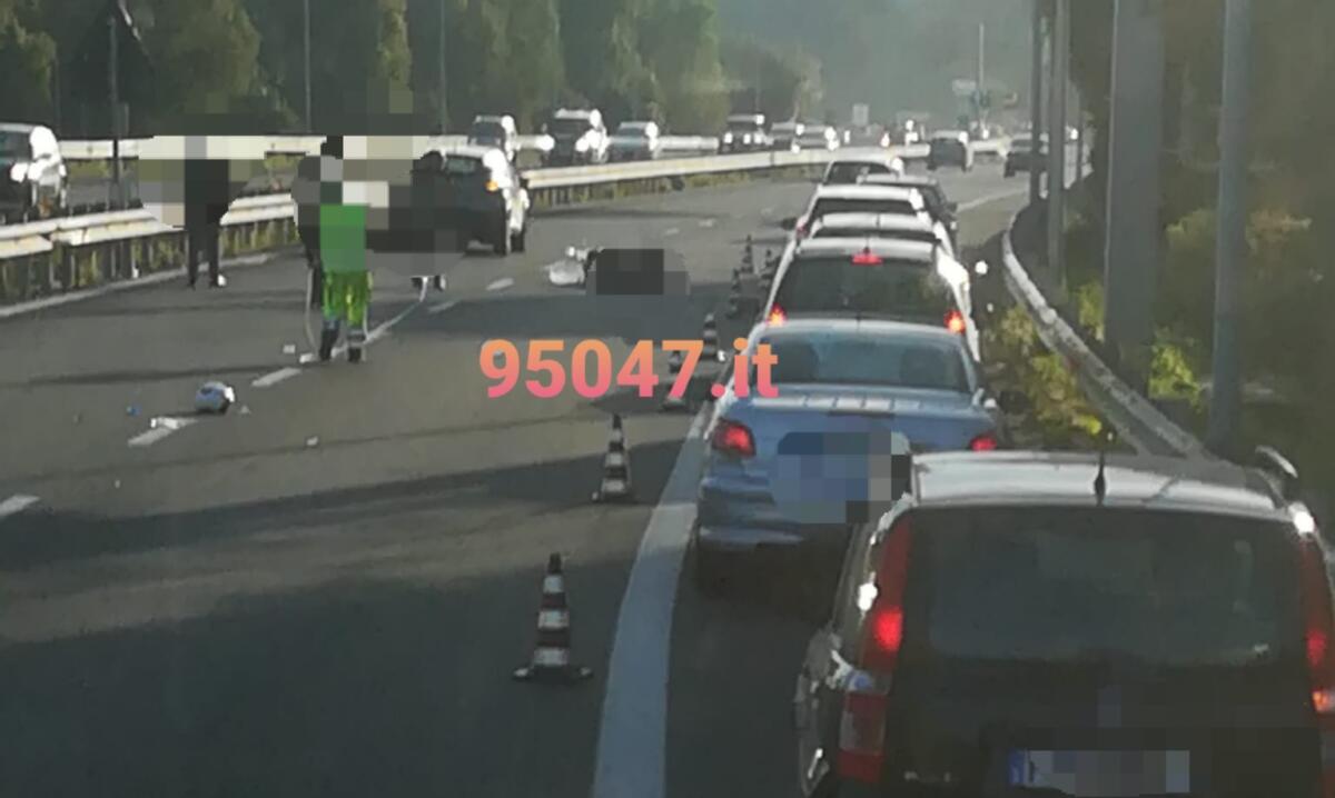 GRAVE INCIDENTE LUNGO IL VIALE MEDITERRANEO A CATANIA, SOCCORSI SUL POSTO - 