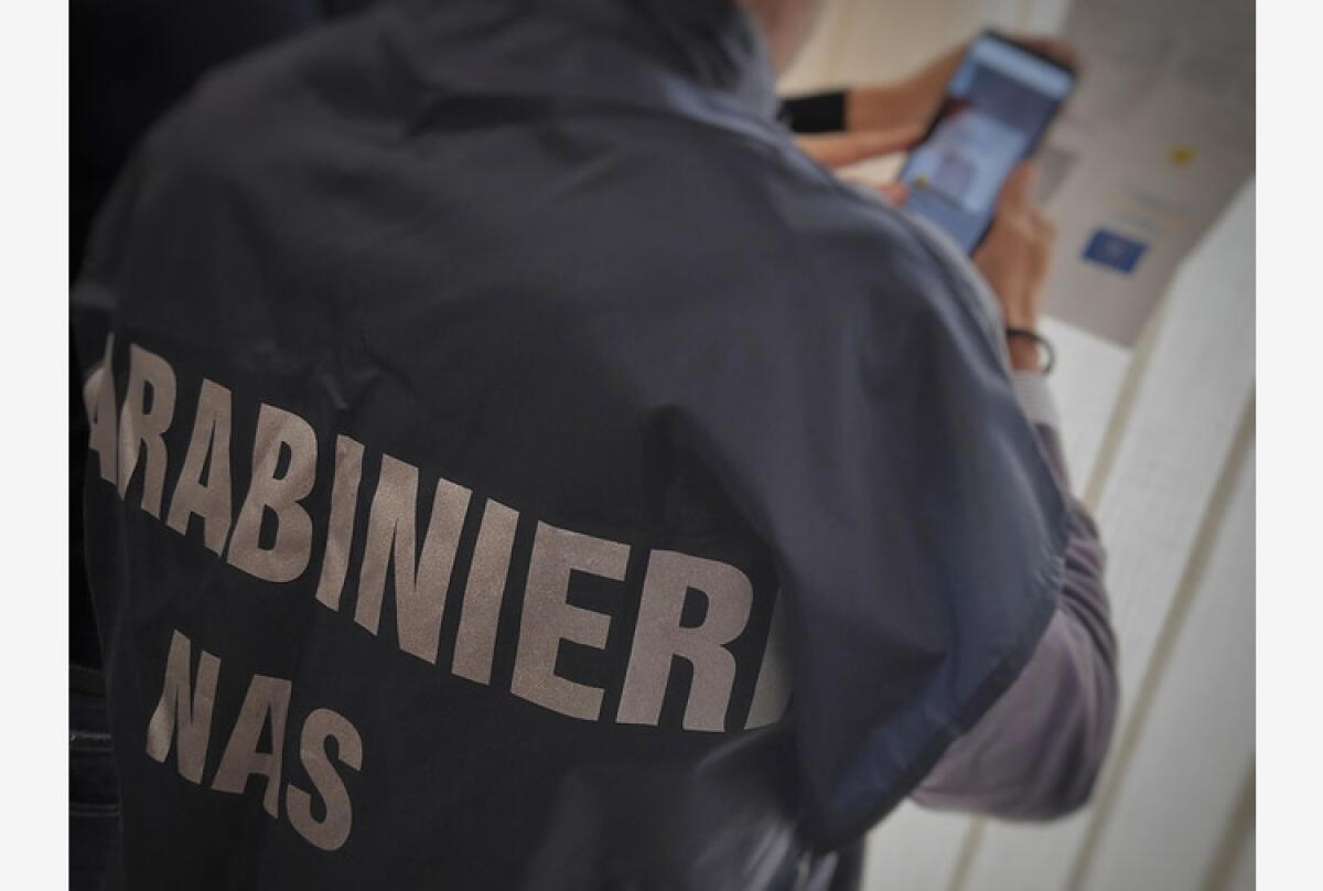 CATANIA: SEQUESTRATI OLTRE 20 TONNELLATE DI PRODOTTI ALIMENTARI SCADUTI E IN GRANDISSIMA PARTE CON NUOVE ETICHETTE O RICONFEZIONATI PER ALLUNGARE NEL TEMPO LA LORO 'VALIDITÀ' AL CONSUMO. - 