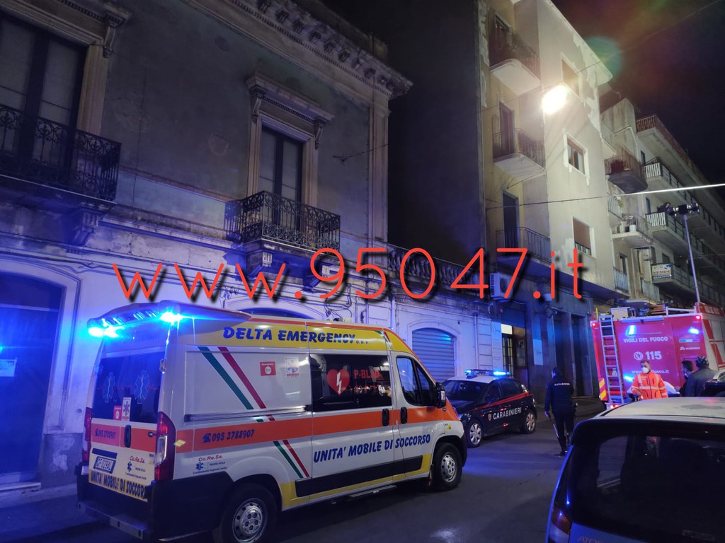 PATERNO: INCENDIO IN UN APPARTAMENTO DI VIA G.B.NICOLOSI, SOCCORSI SUL POSTO