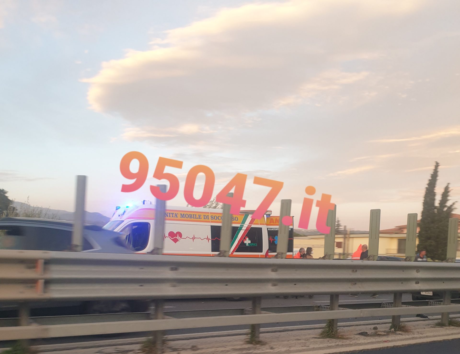 INCIDENTE SULLA SS121 A VALCORRENTE, SOCCORSI SUL POSTO