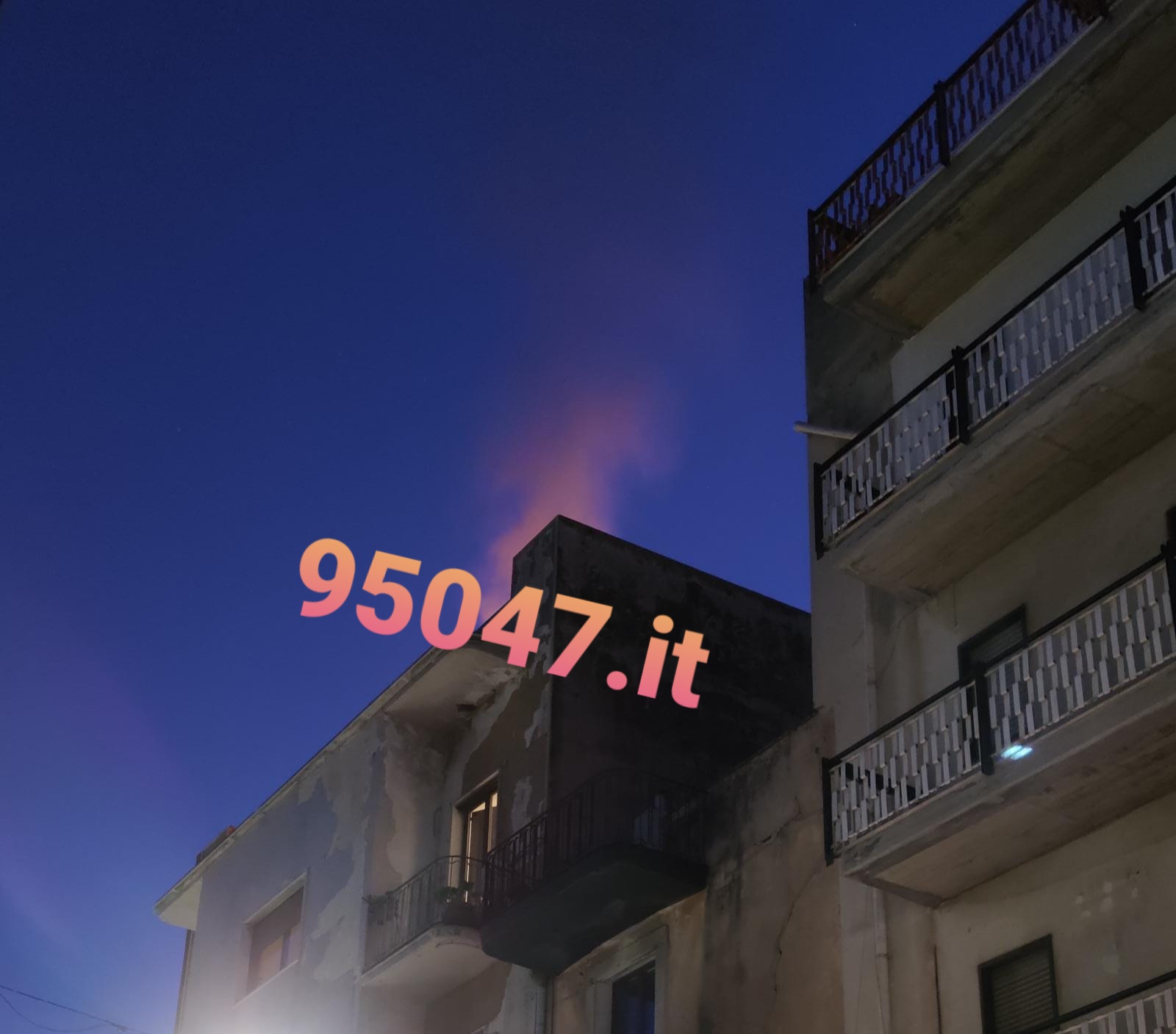 PATERNO: INCENDIO IN UN APPARTAMENTO DI VIA G.B.NICOLOSI, SOCCORSI SUL POSTO