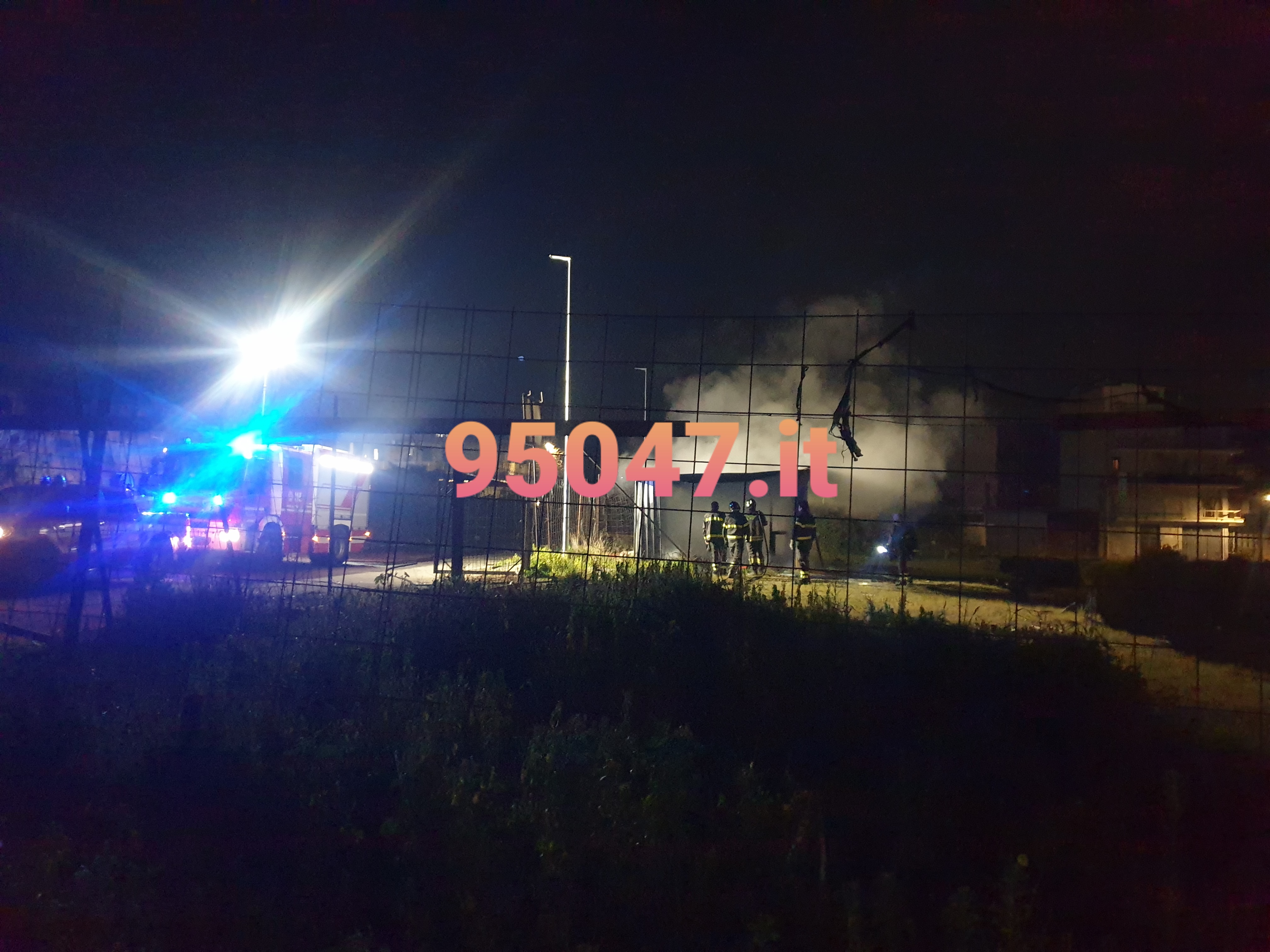 PATERNO'. I VANDALI COLPISCONO,  A FUOCO IERI CASOTTO IN VIA MARCO POLO