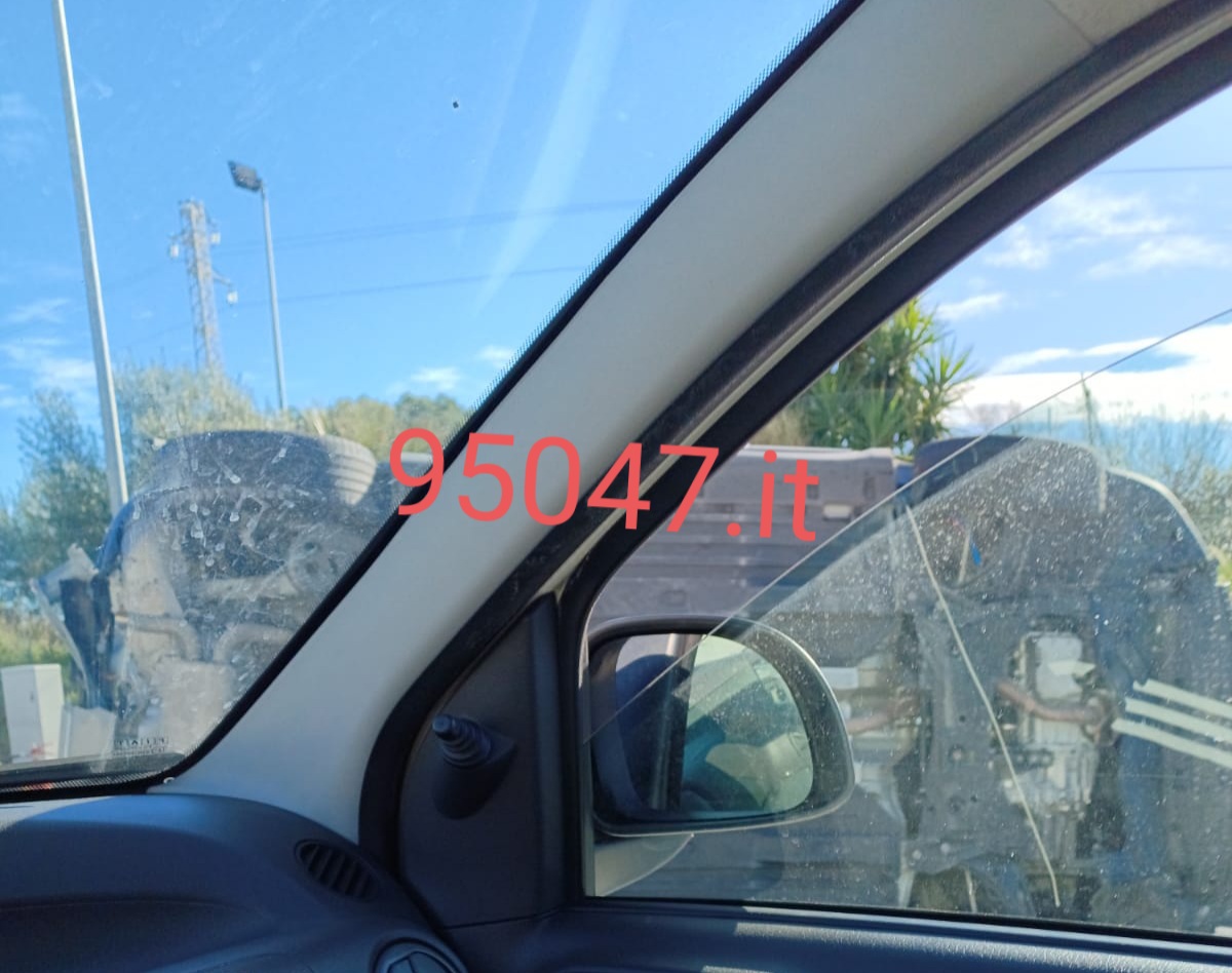 INCIDENTE SULLA TANGENZIALEDI CATANIA, AUTO SI RIBALTA SUL LATO