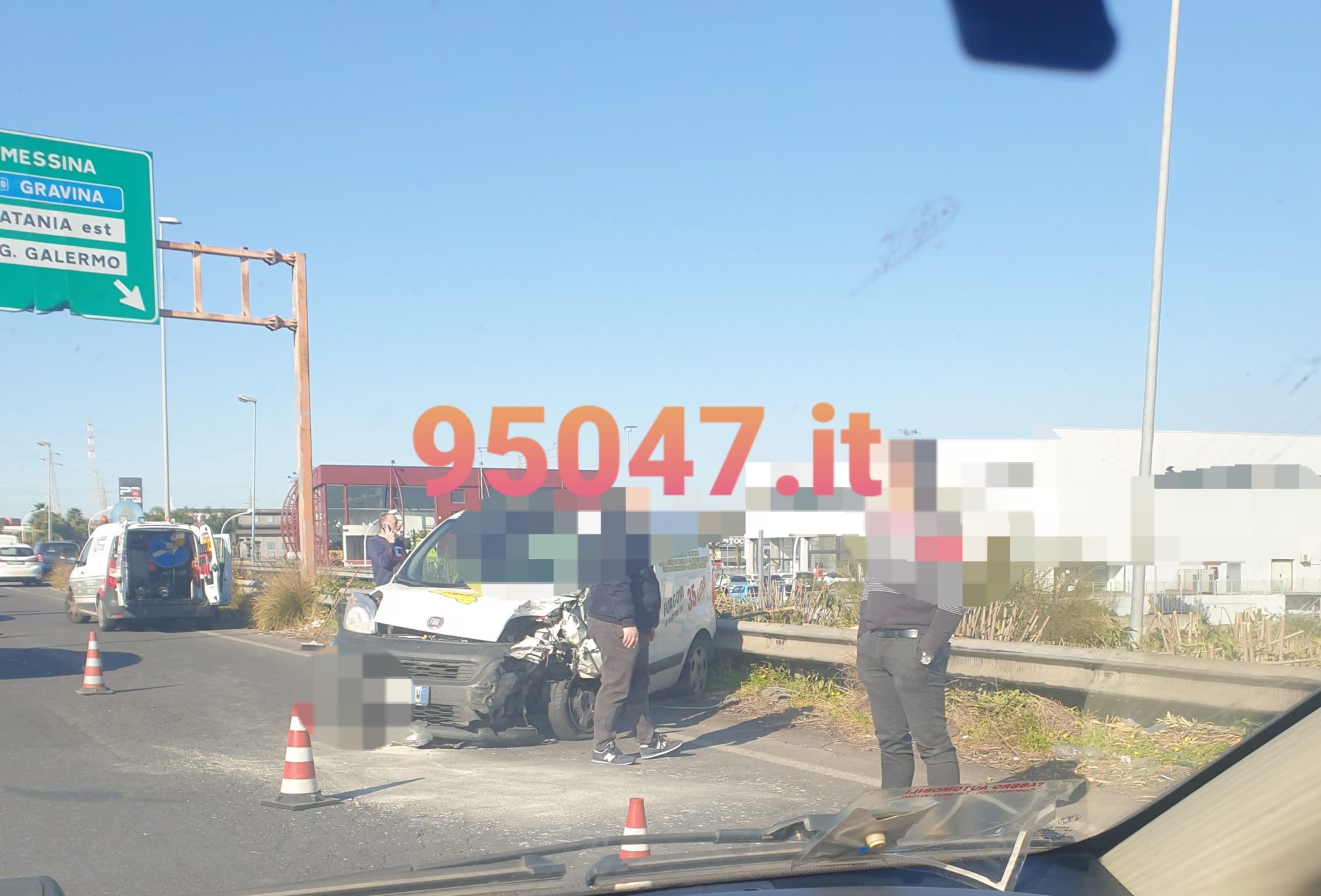 MISTERBIANCO: INCIDENTE QUESTA MATTINA, FURGONE CONTRO GUARDRAIL